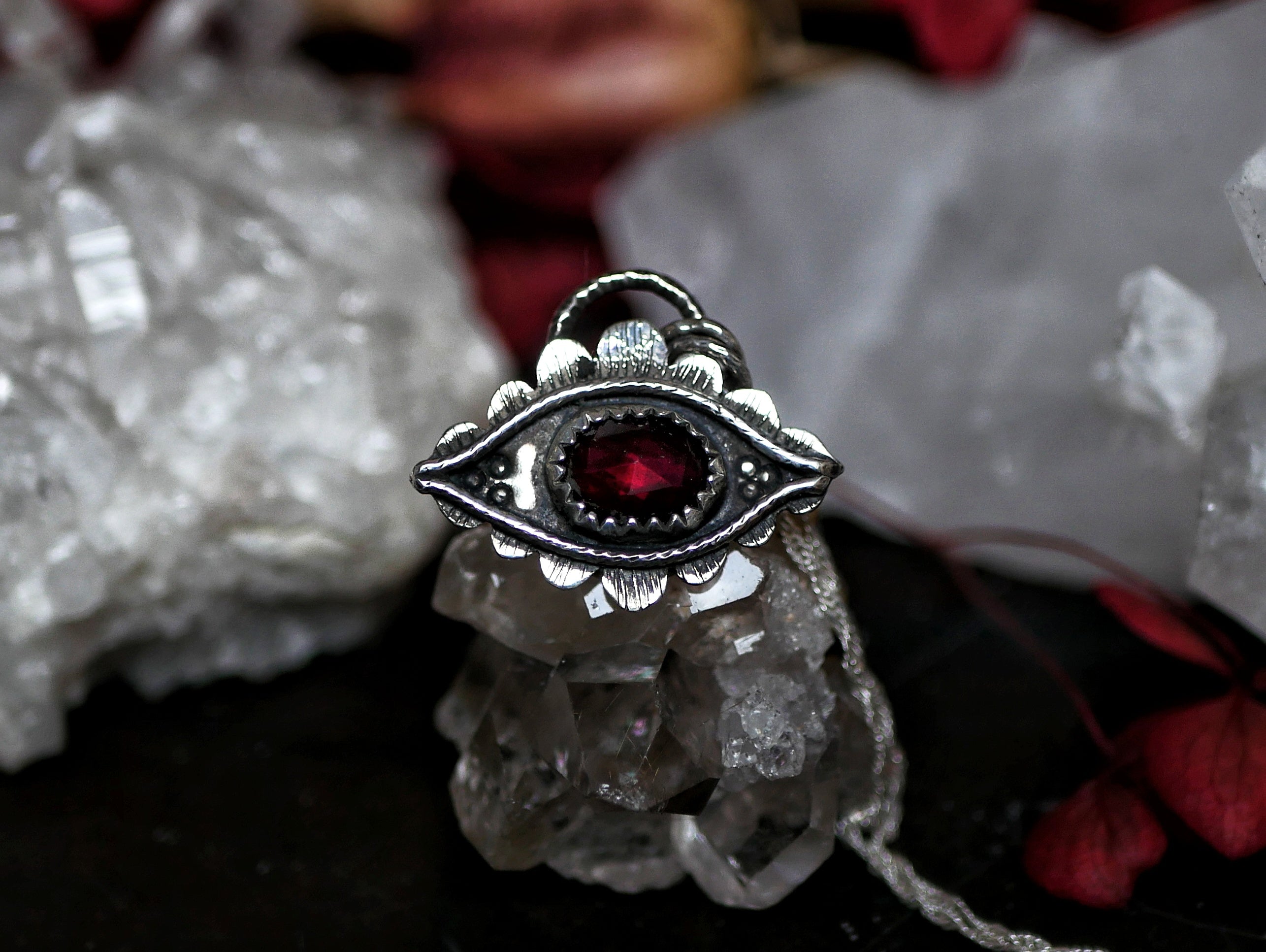 Amulette Oeil XI - Grenat rouge & Argent 925