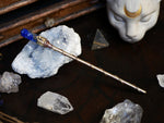 Charger l&#39;image dans la galerie, RESERVE LIZENN - Baguette à cheveux Lapis Lazuli (épaisse) - Laiton &amp; Bronze
