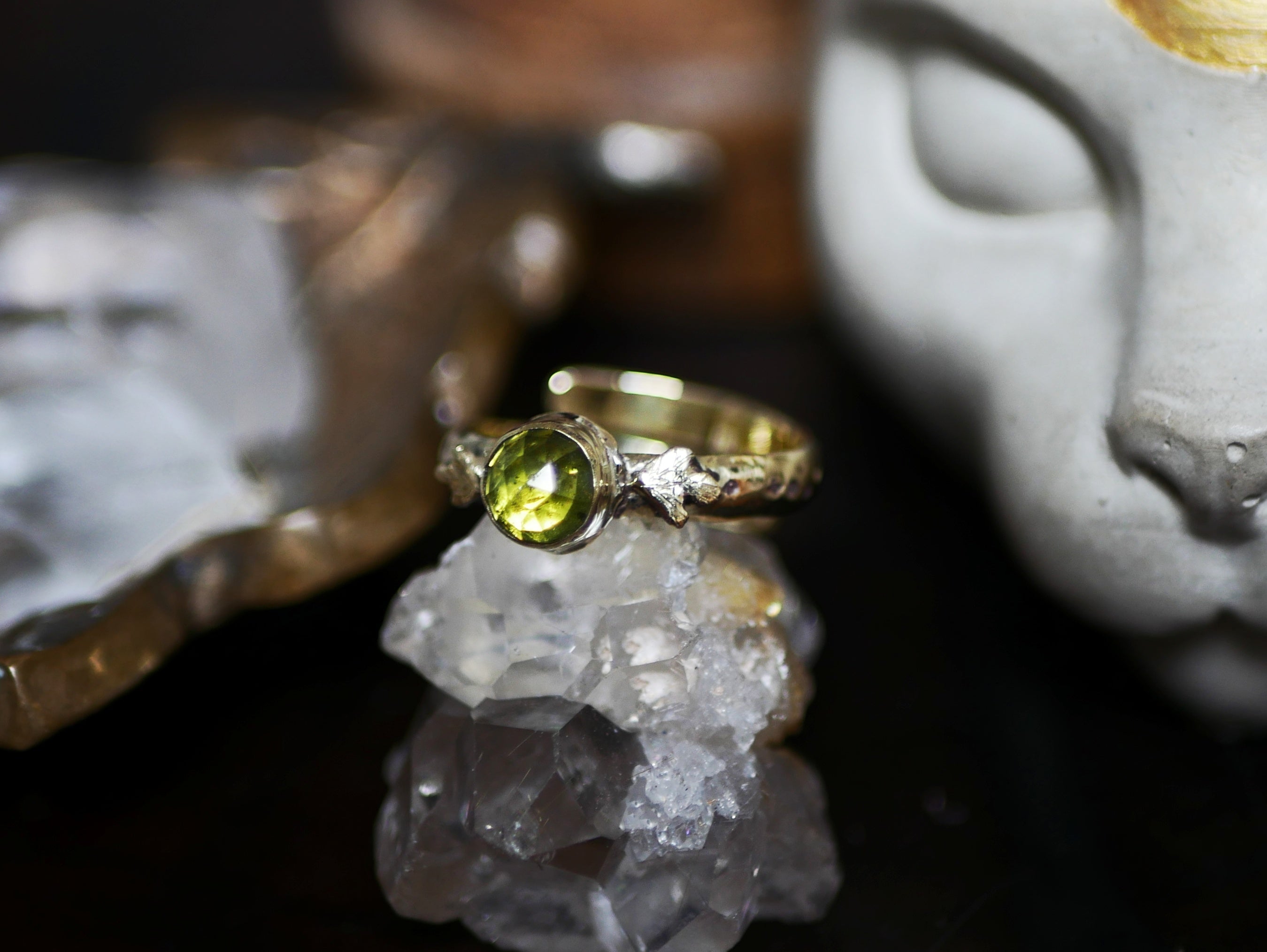 Bague réglable Vésuvianite - Laiton