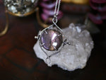 Charger l&#39;image dans la galerie, Réservé Eglantine - Talisman réversible Protection &amp; Guérison - Moyen - Labradorite violette &amp; Péridot - Argent 925
