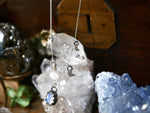 Charger l&#39;image dans la galerie, Collier Pampilles Lune - Pierre de Lune - Argent 925
