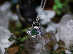 Charger l'image dans la galerie, Amulette Oeil I - Emeraude &amp; Argent 925
