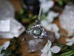 Charger l&#39;image dans la galerie, Amulette Oeil VIII - Kyanite verte &amp; Argent 925
