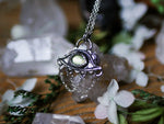 Charger l&#39;image dans la galerie, Amulette Oeil XI - Péridot &amp; Argent 925
