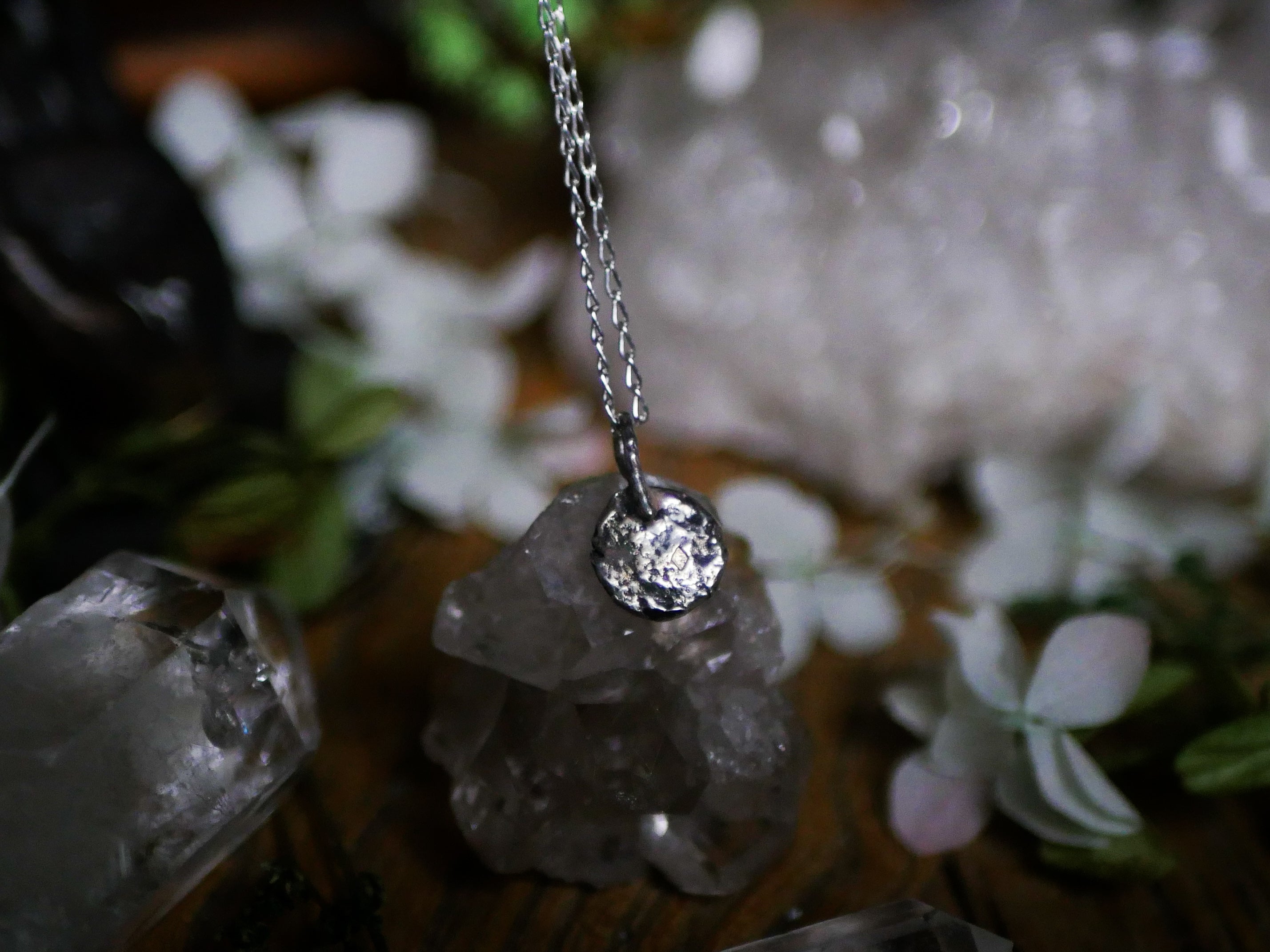 Amulette Pépite Lune - Argent 925 & Laiton