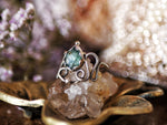 Charger l'image dans la galerie, Bague Art Nouveau Pt. II - Kyanite verte &amp; Argent 925
