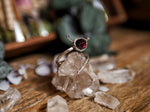 Charger l'image dans la galerie, RÉSERVÉE OLIVIA - Bague Épée Grenat rouge - Argent 925
