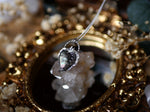 Charger l'image dans la galerie, Collier Ex-Voto I - Nacre noire &amp; Quartz - Argent 925
