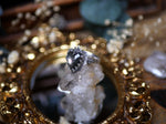 Charger l'image dans la galerie, Bague Ex-Voto I - Nacre noire &amp; Quartz - Argent 925
