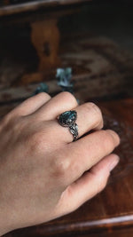 Charger et lire la vidéo dans la visionneuse de la Galerie, Réservée Damian - Bague Labradorite &amp; Feuilles - Argent 925
