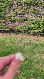 Charger et lire la vidéo dans la visionneuse de la Galerie, RÉSERVÉE NADIA - Bague Fleur Moissanite
