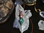 Charger l&#39;image dans la galerie, Pendule fiole Amazonite &amp; Diamant d&#39;Herkimer - Cuivre &amp; Verre
