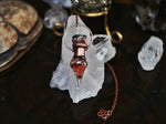 Charger l&#39;image dans la galerie, Pendule fiole Cornaline &amp; Diamant d&#39;Herkimer - Cuivre &amp; Verre
